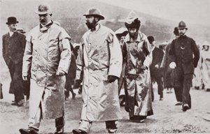 Prinsen af Wales vender tilbage fra en nedstigning i en tinmine af English Photographer